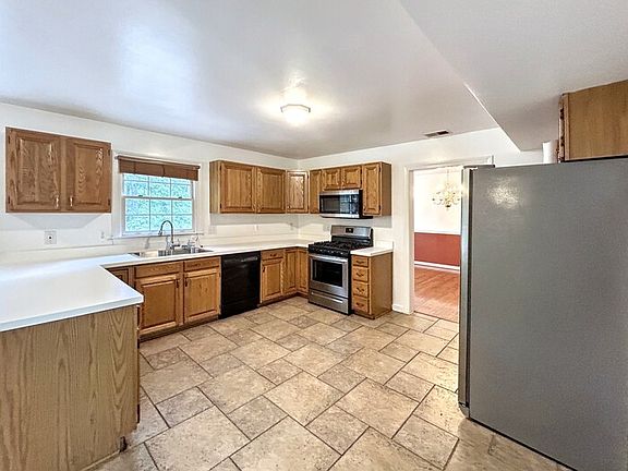 5th image of 9813 Fendale Ln