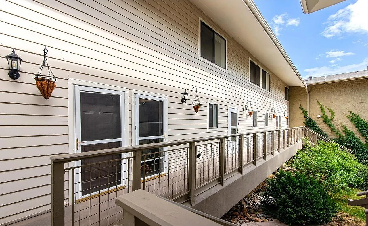 2 bed, 986 sqft, $3,200 — Photo 2