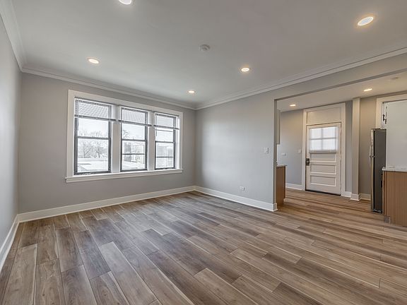 5th image of 6148 N Francisco Ave #2A