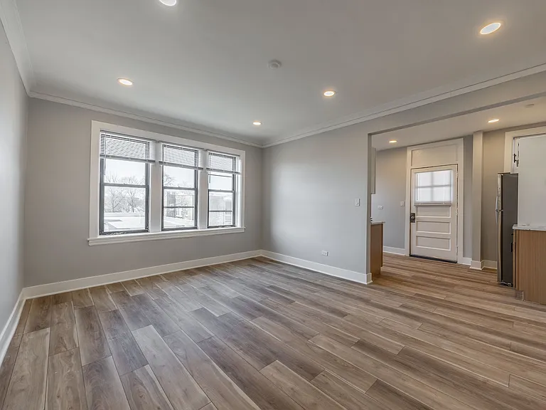 6148 N Francisco Ave — Photo 5