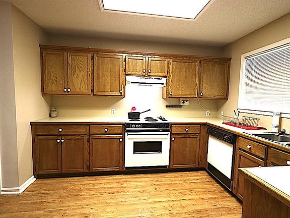 3rd image of 4555 Summerdale St