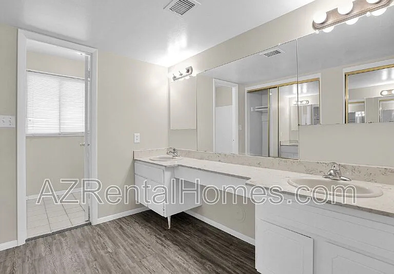 966 E La Jolla Dr — Photo 22