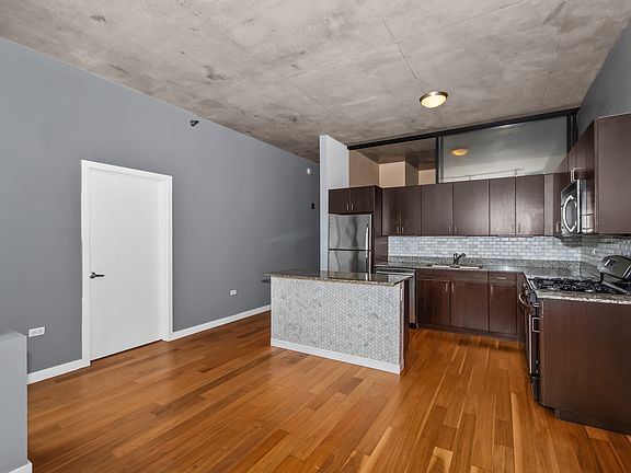 3rd image of 235 W Van Buren St Unit 2002