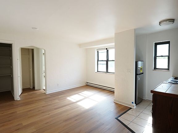 3rd image of 330 Greenlee Rd APT 18