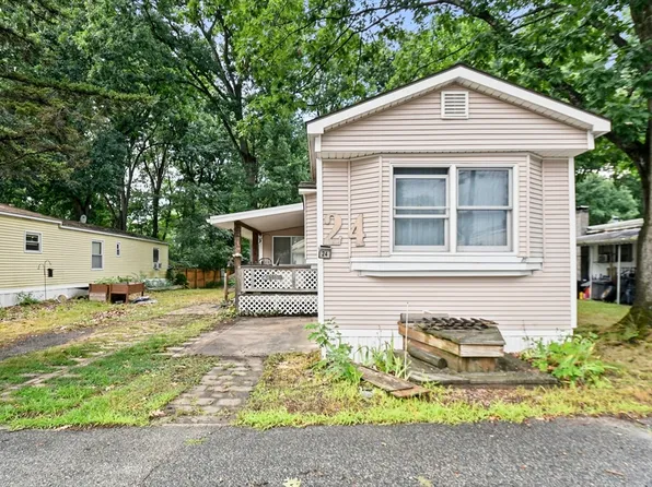 24 Princess Dr, Salem, NH 03079