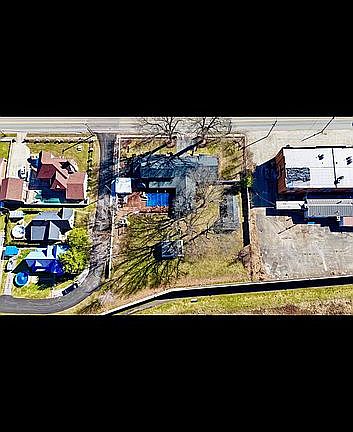4th image of 305 Central Ave
