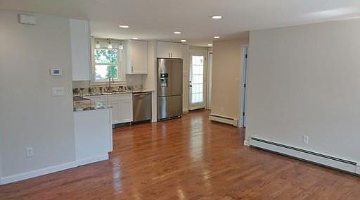 4th image of 82 Rockdale Ave