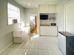 600 SW 10th St #1, Hallandale, FL 33009