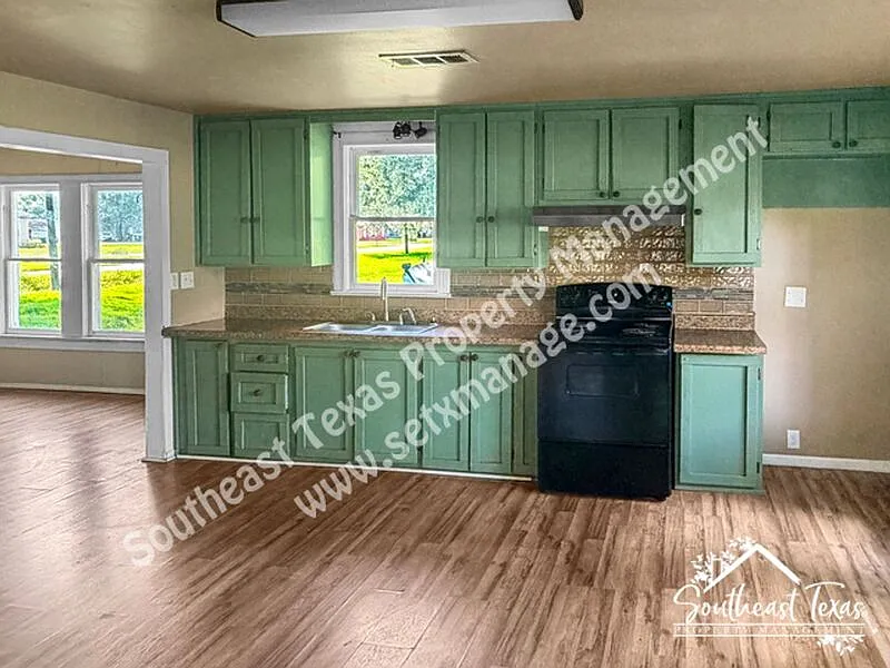2 bed, 1.0 bath, 1331 sqft, $1,200 — Photo 3