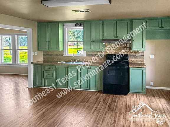 3rd image of 806 N Broadway St