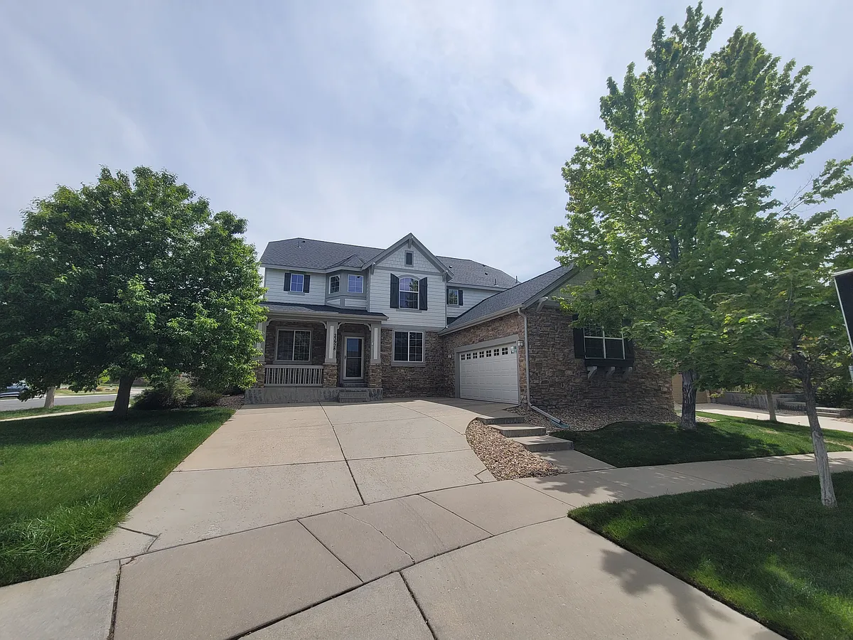 Corner lot allows for more natural light inside - 23928 E Powers Dr