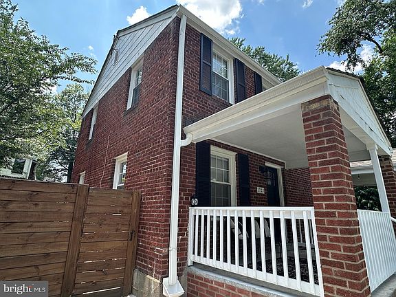 3rd image of 2723 Farnsworth Dr