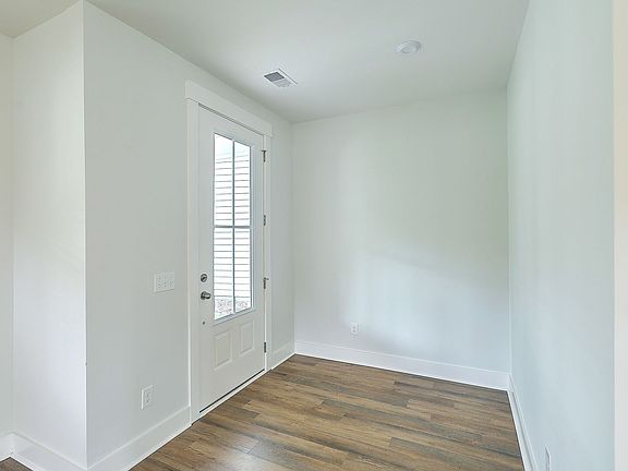5th image of 4637 Holmes Ave
