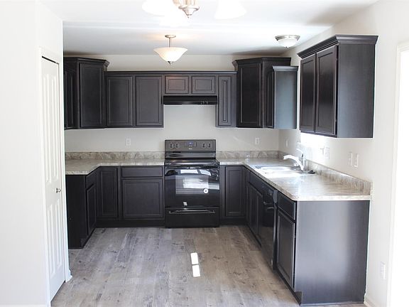5th image of 4126 McKenna Dr