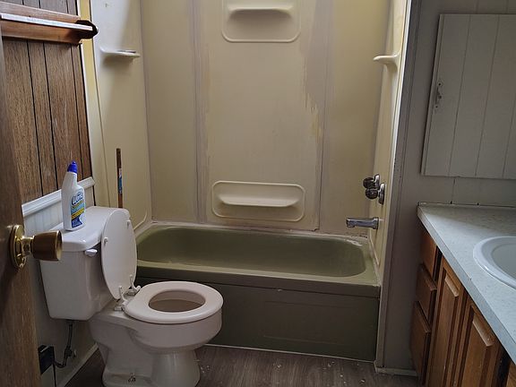 3rd image of 211 Veitch St #S8