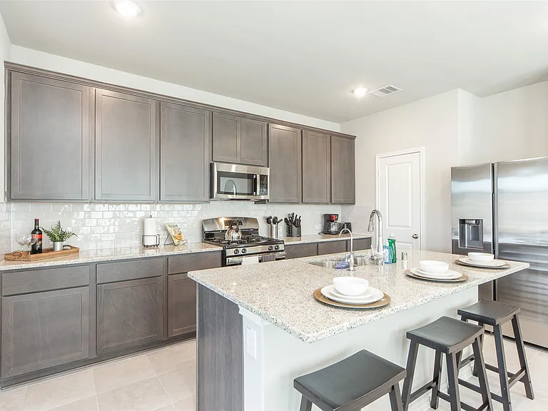 1915 Meadow Trail Dr — Photo 11
