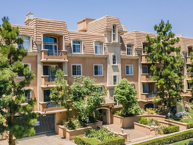 Lido Apartments - 3623 Jasmine Ave — Photo 1