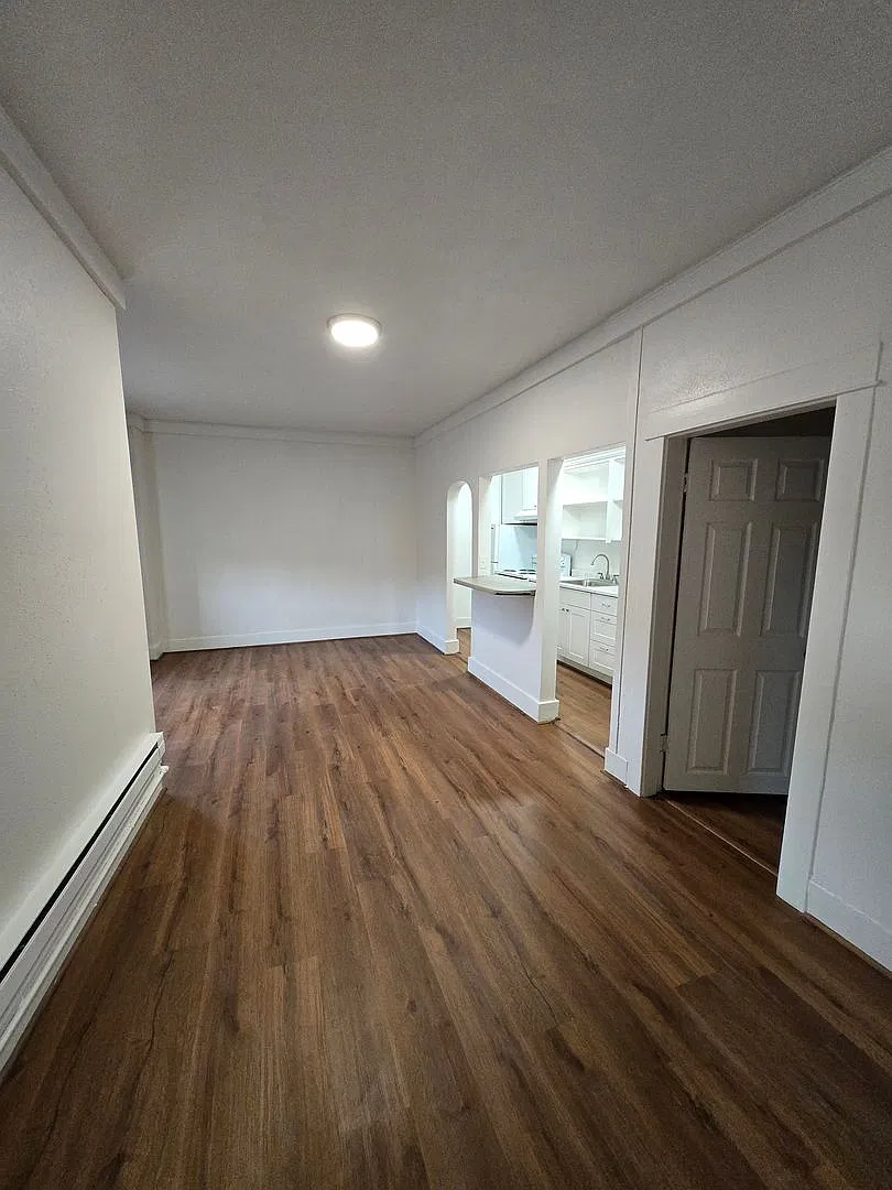 Tower 410 — Photo 2