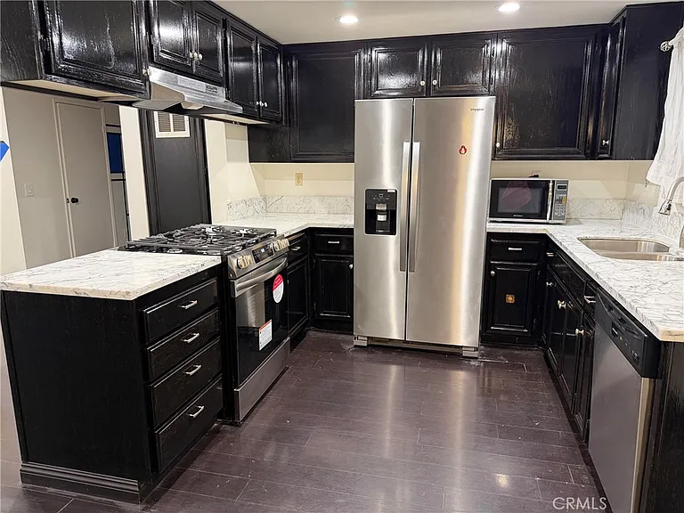 329 Genoa St #D — Photo 19