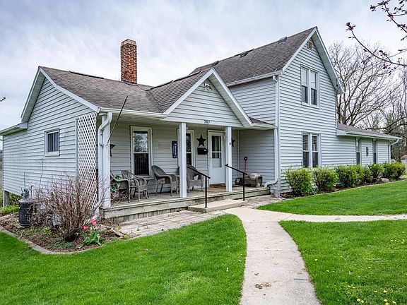 3rd image of 207 Spring Street