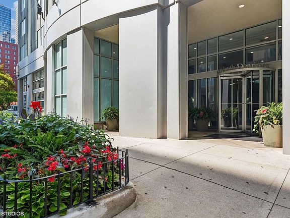 2nd image of 600 N Dearborn St APT 1503