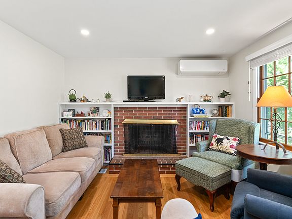 5th image of 88 Anderson Ave