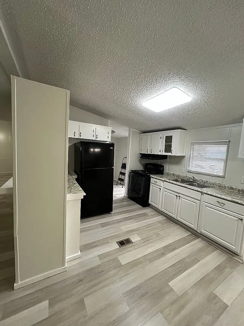 3 bed, $1,295 — Photo 2