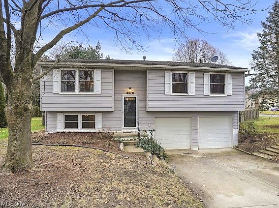 1st image of 371 Michaels Dr