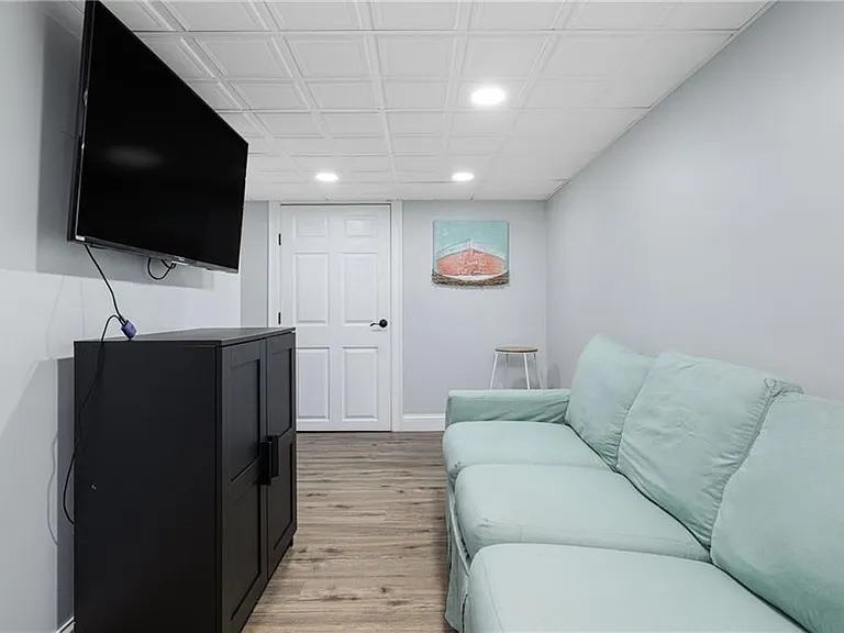 340 Old Mill Ln — Photo 22