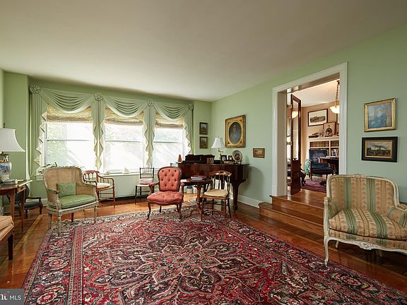 5th image of 4000 Cathedral Ave NW APT 32B