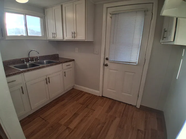 730 Neale Ave SW — Photo 5