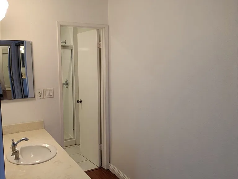 2105 Mathews Ave #10 — Photo 11