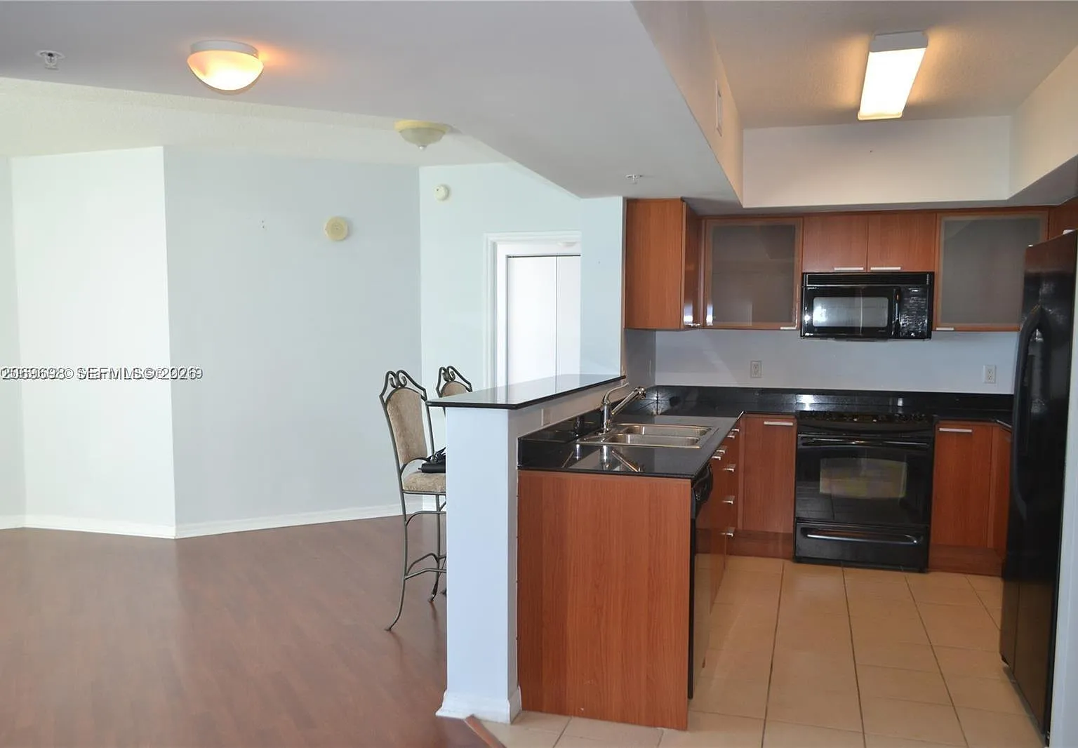 La Perla Condo — Photo 3