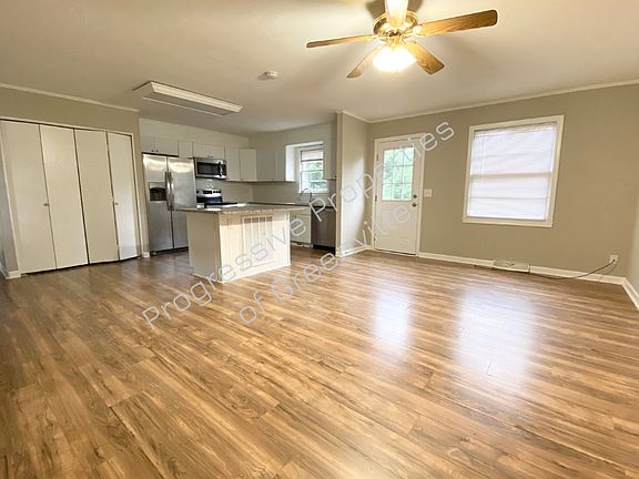 2nd image of 304 W Yellow Wood Dr