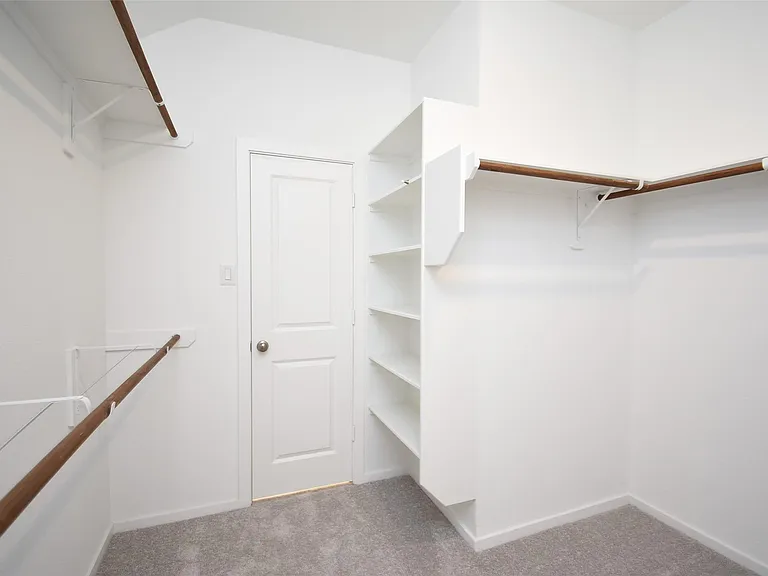 6303 Golden Seaton Dr — Photo 35