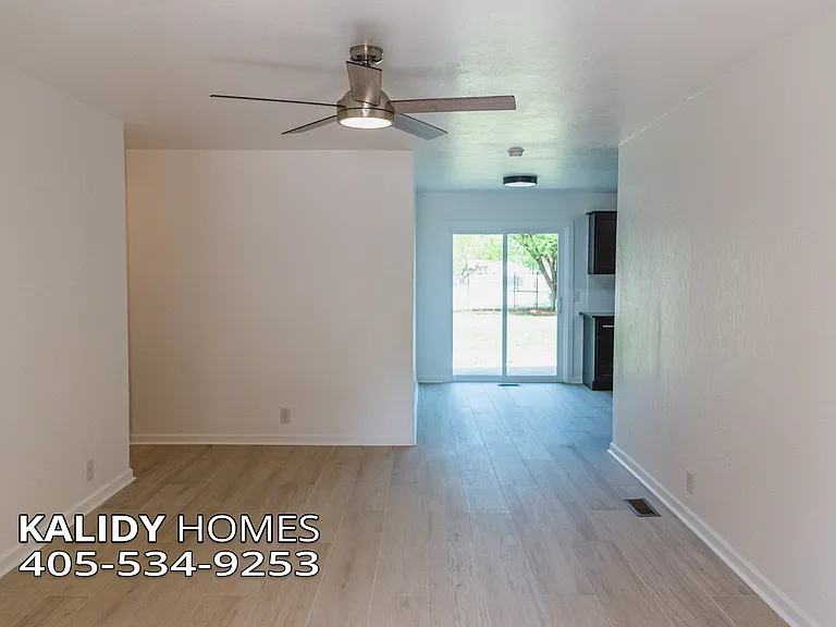 221 W Wayne St — Photo 2