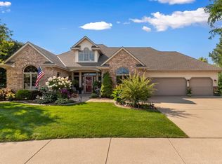 880 Hickory Ln, Hartford, WI 53027