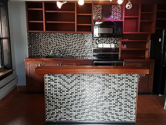 3rd image of 825 Allen Ave #3