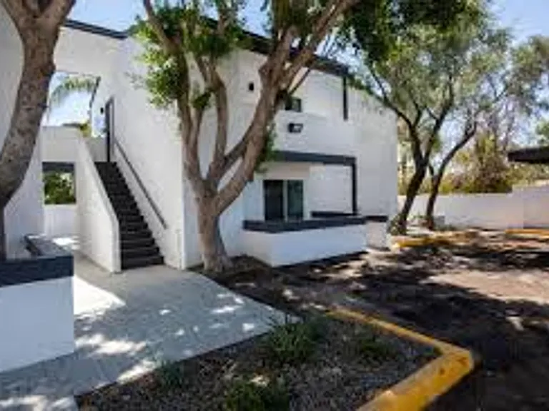 3111 E Clarendon Ave — Photo 18
