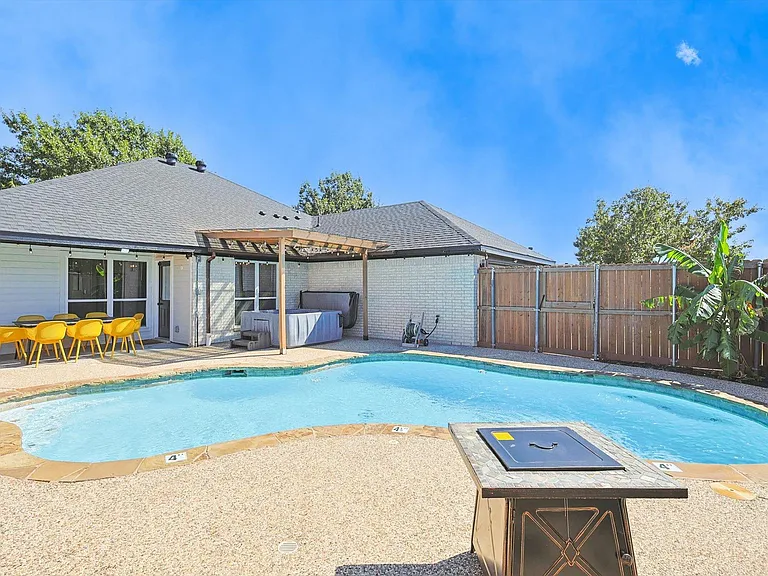 215 Nottingham Dr — Photo 32