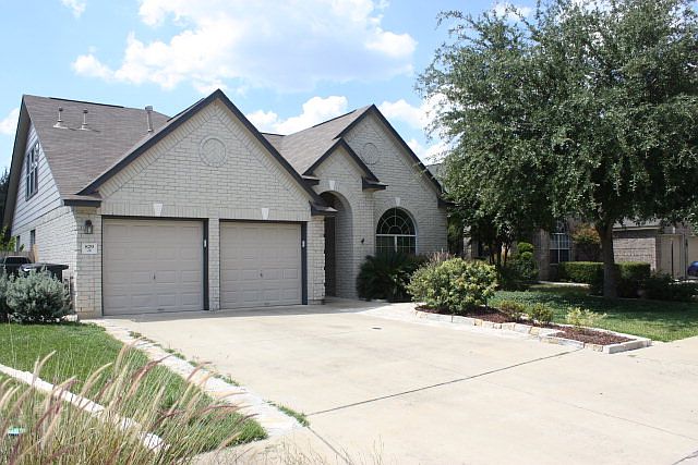 1st image of 829 Fair Ln