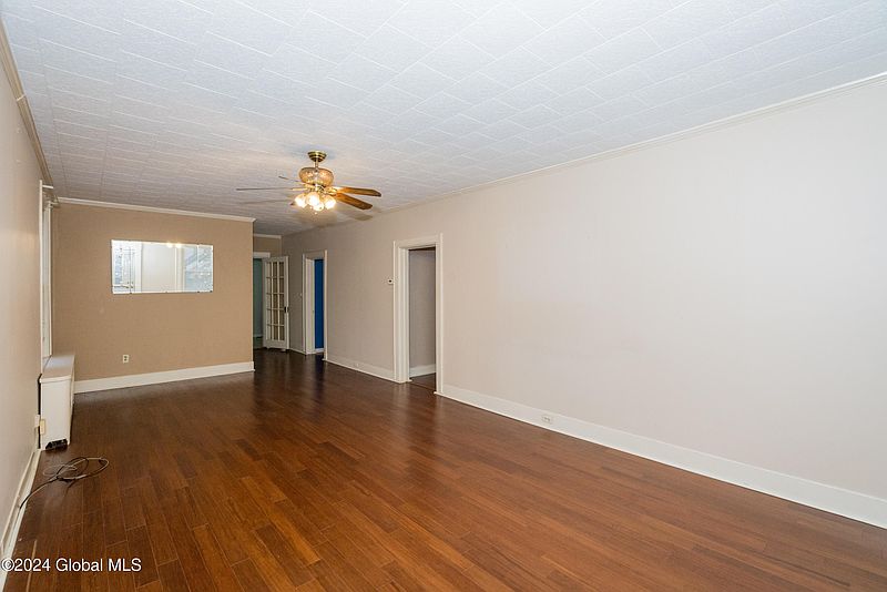 5th image of 114 Hudson Avenue