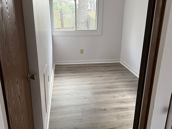 5th image of 3053 Maple Ave NE