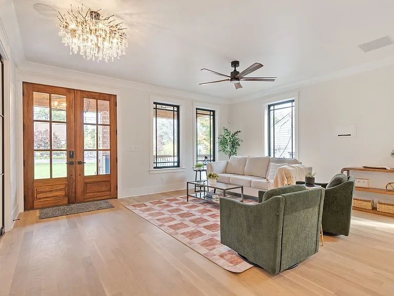 1240 Kenmore Pl — Photo 7
