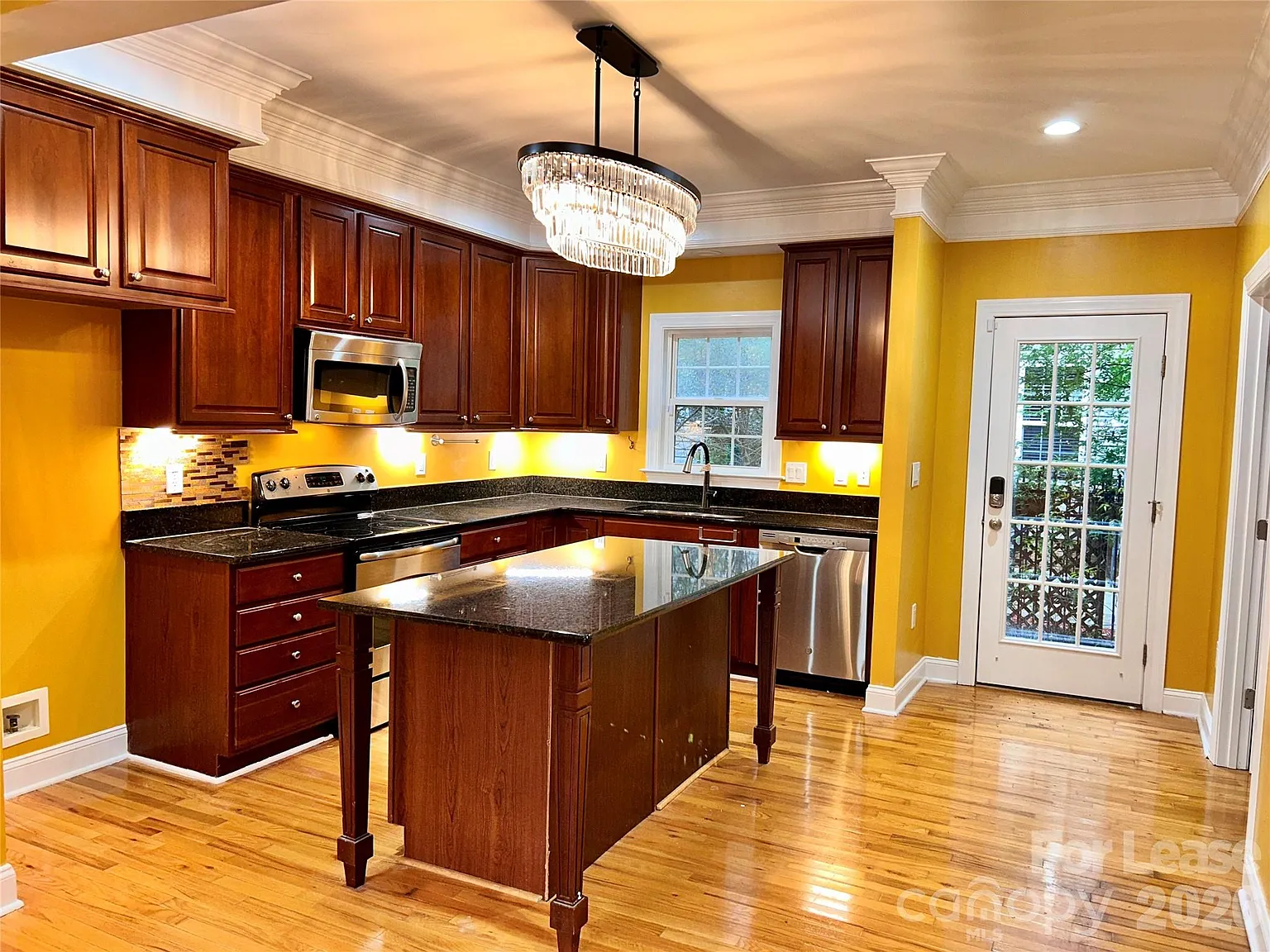 2 bed, 2.5 bath, 1258 sqft, $2,000 — Photo 2