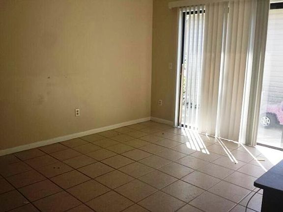 5th image of 946 Willowood Ln