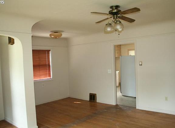 5th image of 704 Gillis St