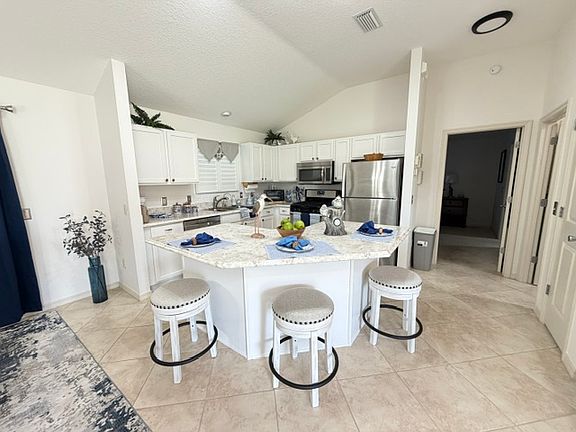 5th image of 3024 Burbank Ln