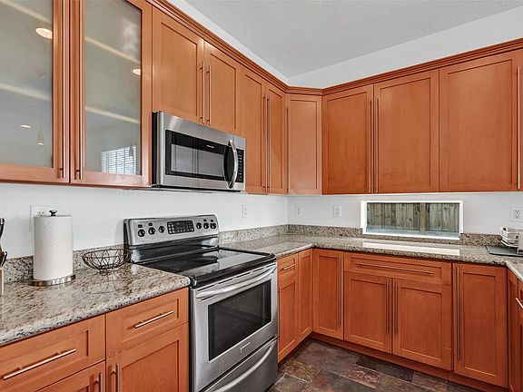 3rd image of 816 S Riverside Drive #816