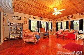2nd image of 1004 King Arthurs Ct